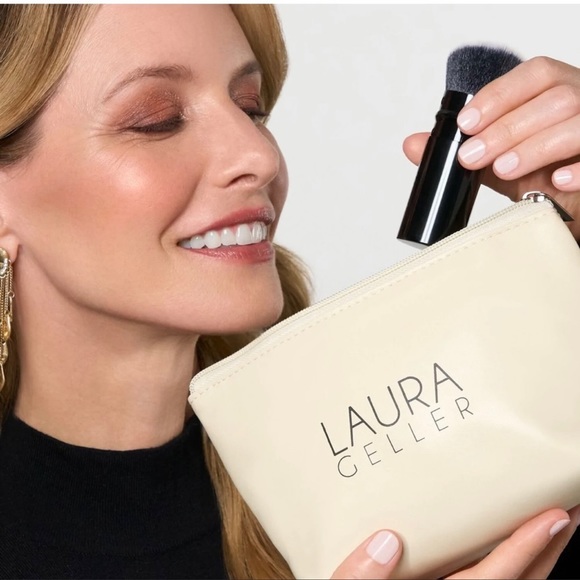 NWT-Laura Geller 25th edition make up bag and Retractable Airbrush-KABUKI BRUSH - Picture 3 of 5